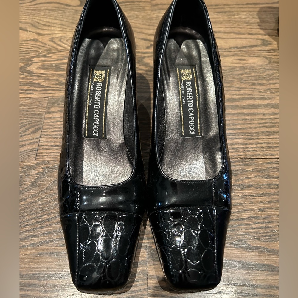 Roberto Capucci black shiny crocodile effect leather heel Size 6.5